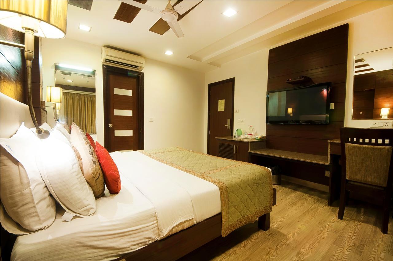 Hotel Amaltas International - Delhi-16 New Delhi Exterior photo