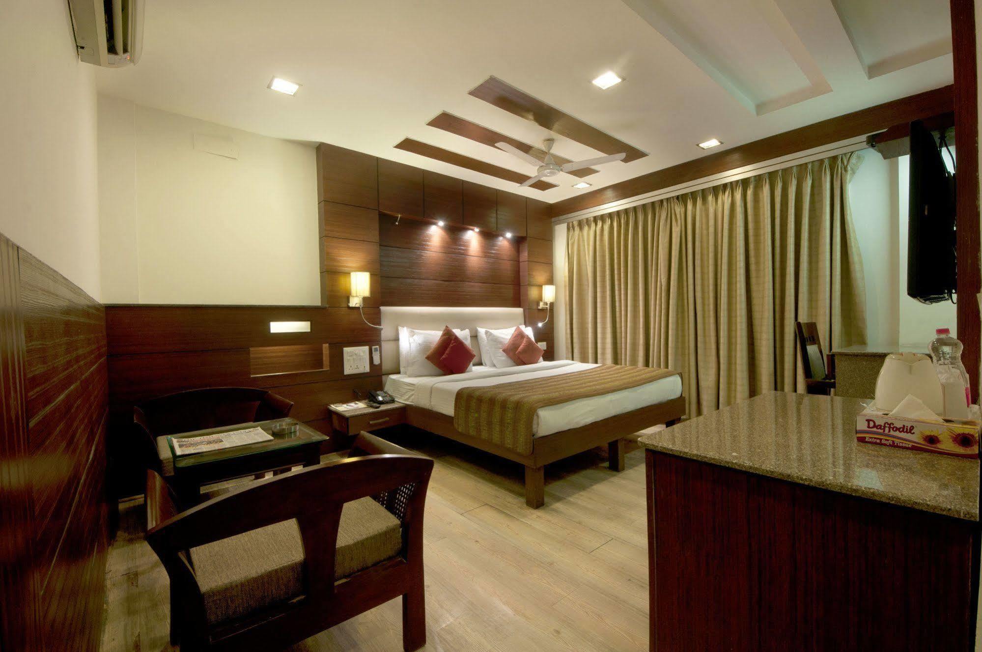 Hotel Amaltas International - Delhi-16 New Delhi Exterior photo