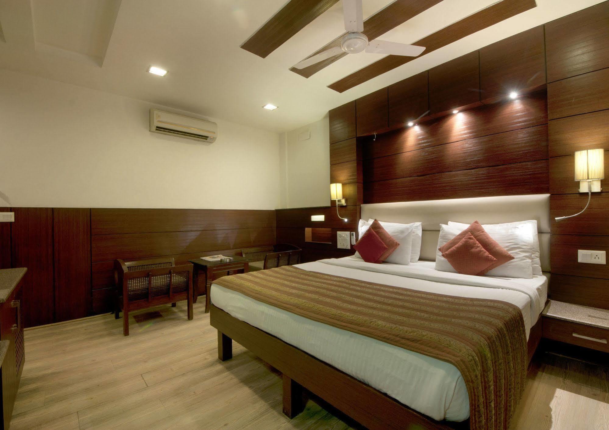 Hotel Amaltas International - Delhi-16 New Delhi Exterior photo