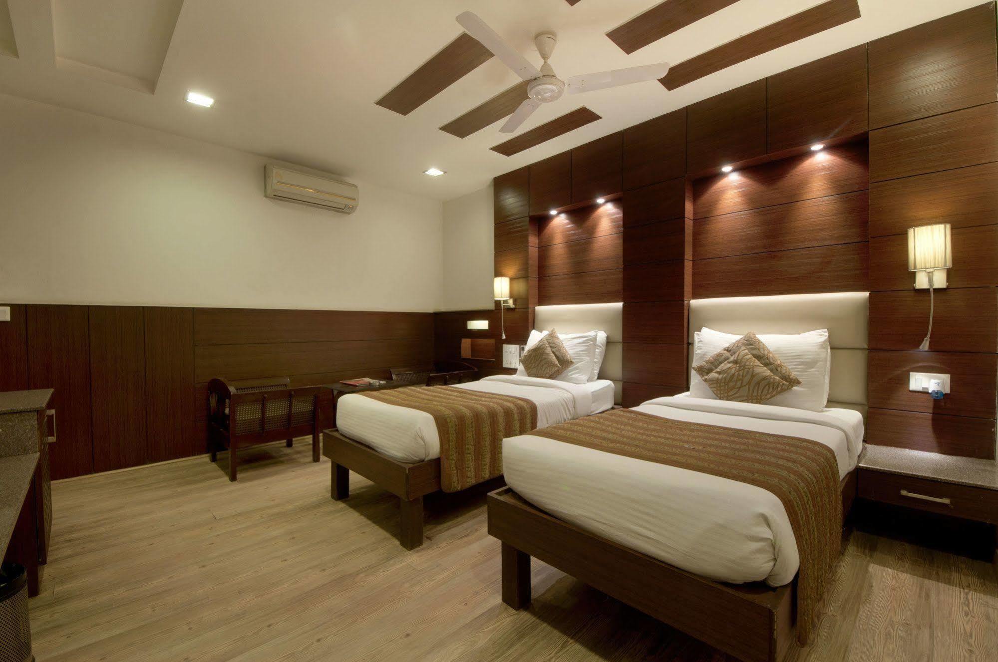 Hotel Amaltas International - Delhi-16 New Delhi Exterior photo