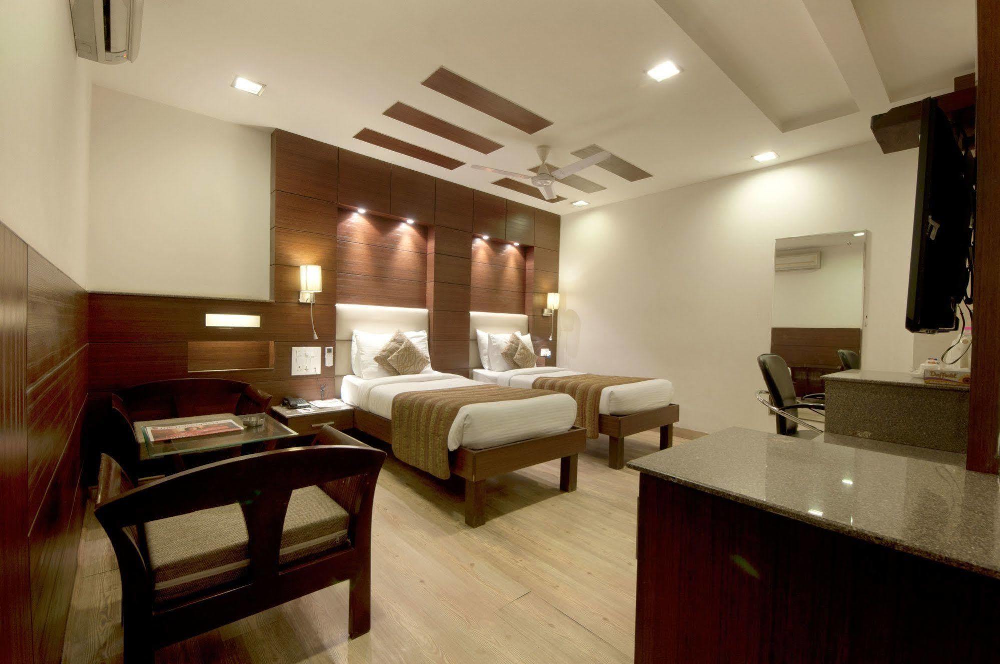 Hotel Amaltas International - Delhi-16 New Delhi Exterior photo
