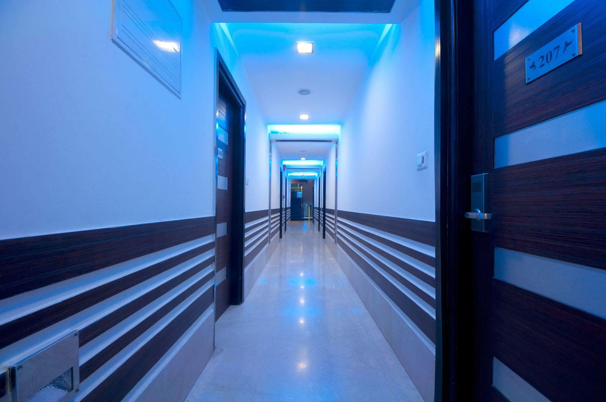 Hotel Amaltas International - Delhi-16 New Delhi Exterior photo