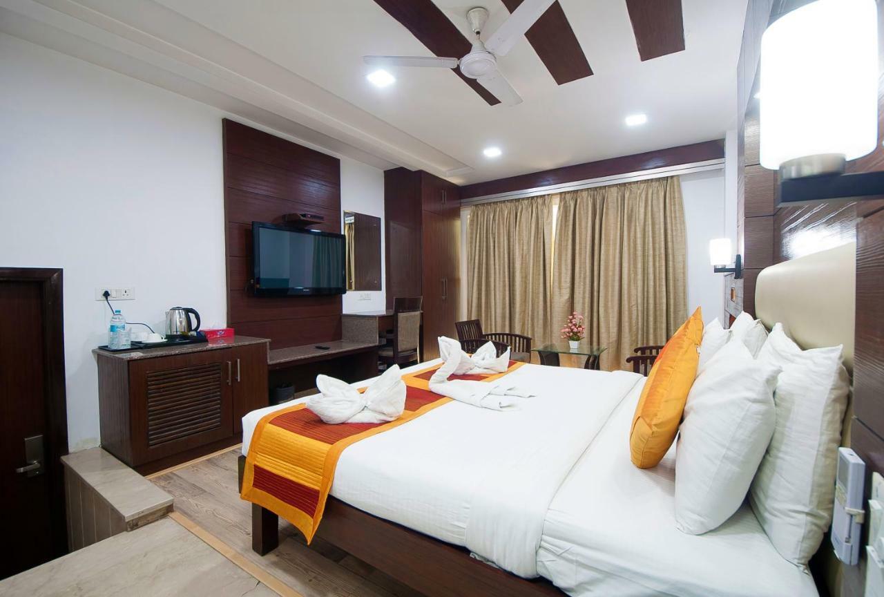 Hotel Amaltas International - Delhi-16 New Delhi Exterior photo